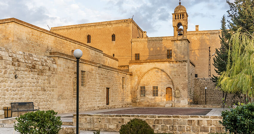 İzmir'den Uçaklı Butik Mardin & Midyat & Diyarbakır Turu Ramada Plaza By Wyndham Konaklamalı Yarım Pansiyon 3 Gün, 2 Gece  İzmir Çıkışlı Uçak ile gidiş Uçak ile dönüş 